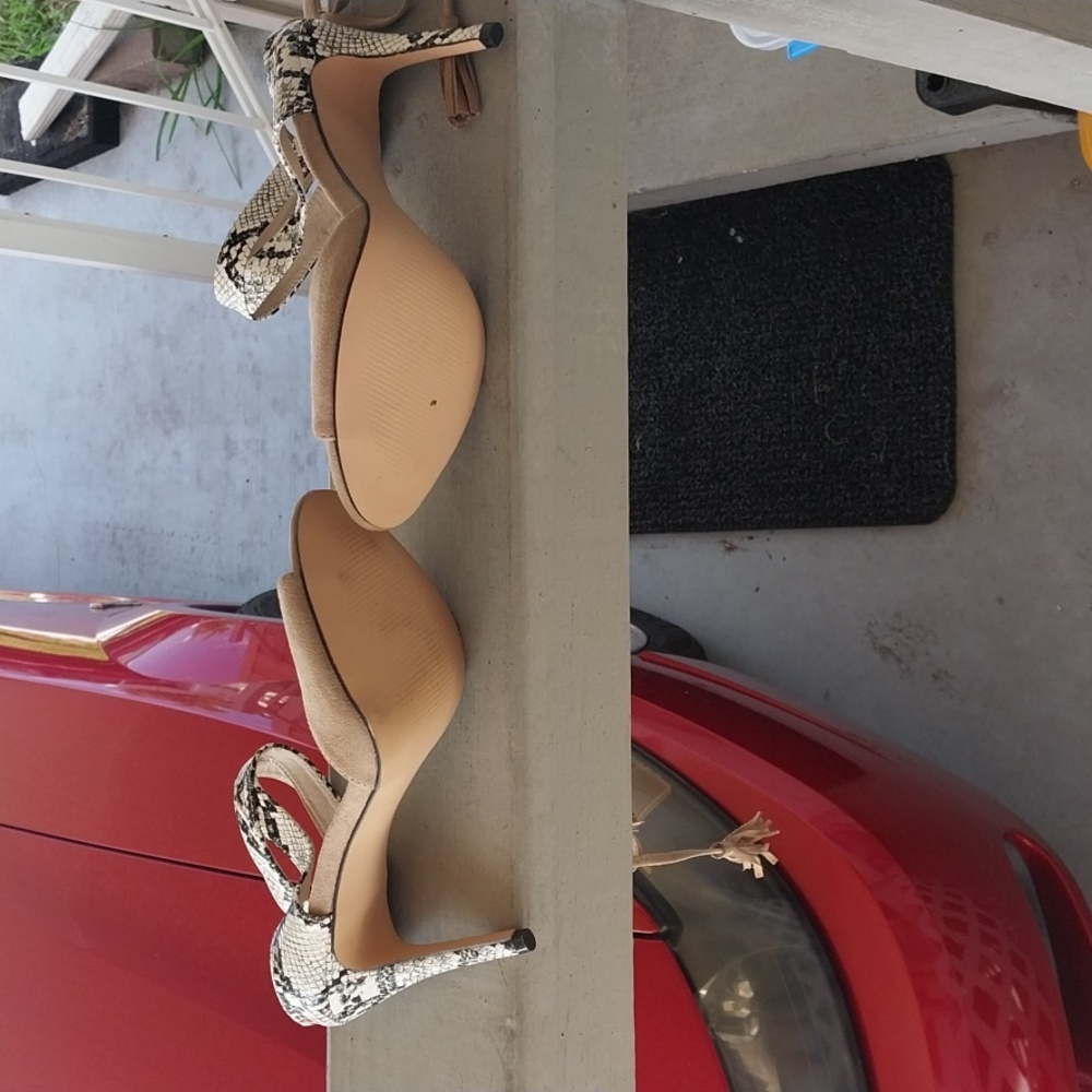 High heels - Picture 2 of 2